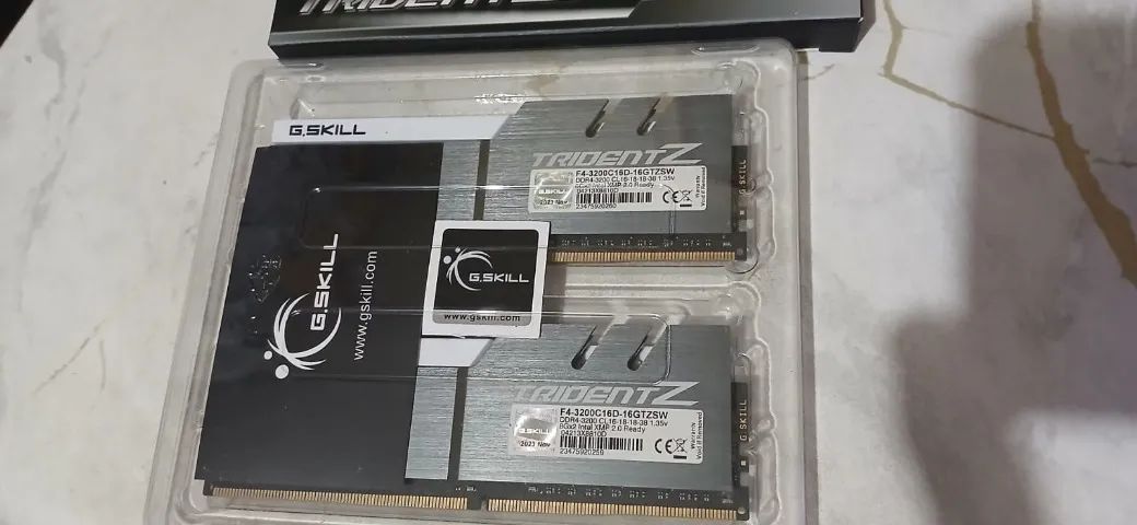 kit de memória G.Skill Trident Z DDR4 de 32GB (4x8GB) operando a