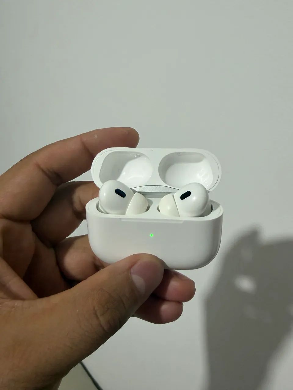 Vendo Air pods pro 2ª GERAÇÃO com caixa e cabo - Foto 2