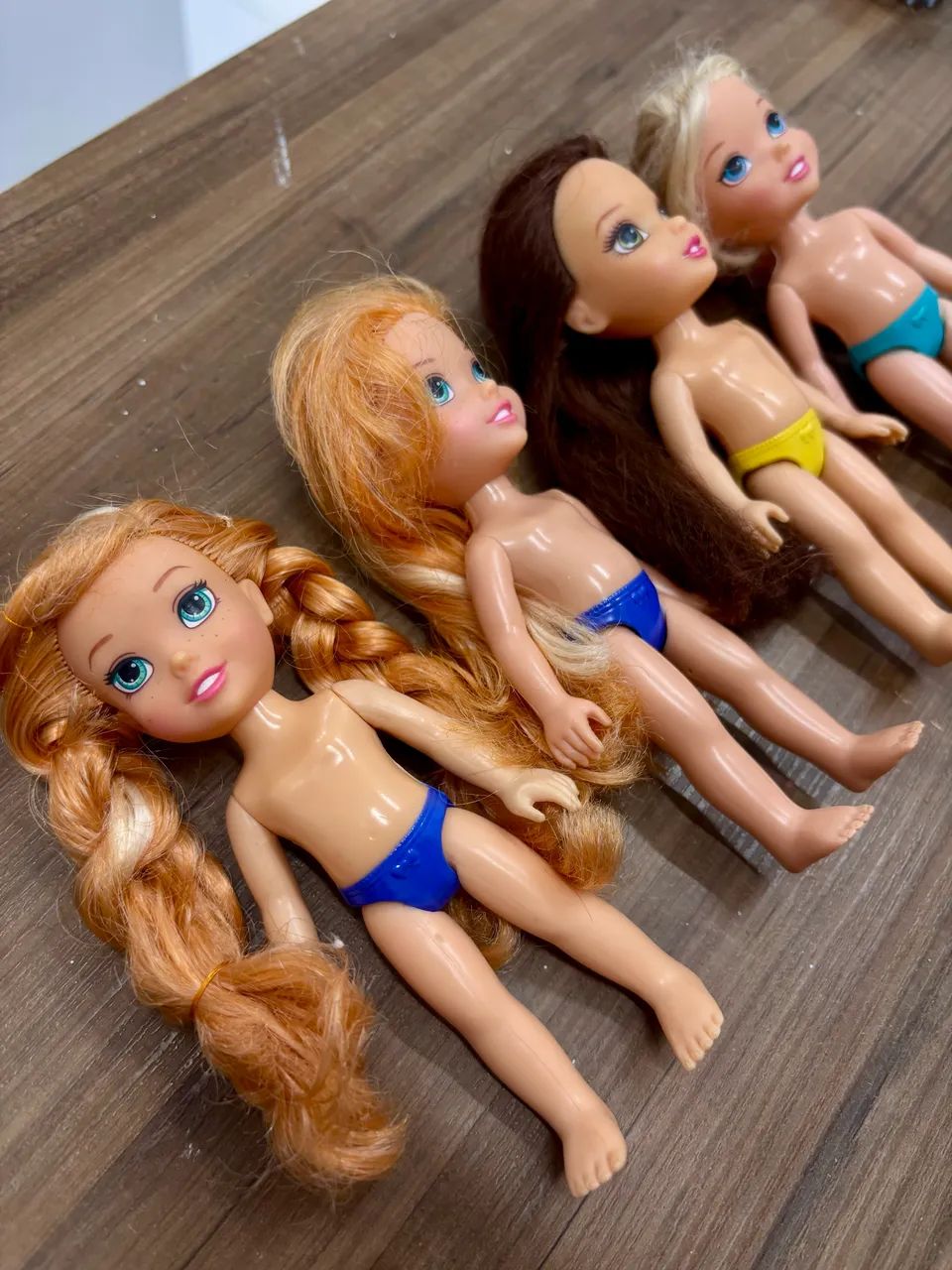 Lote 4 bonecas princesas Disney Barbie  - Foto 3