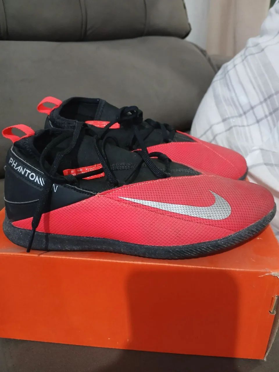 chuteira de futsal infantil Nike Phantom Vision 2 Club DF IC. ORIGINAL TAMANHO 35