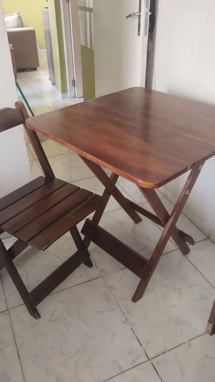 Mesa deafeira e duas cadeiras.  - Foto 3