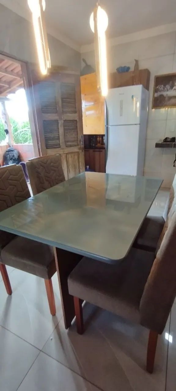 Mesa tapa de vidro com 4 cadeiras semi nova - Foto 4