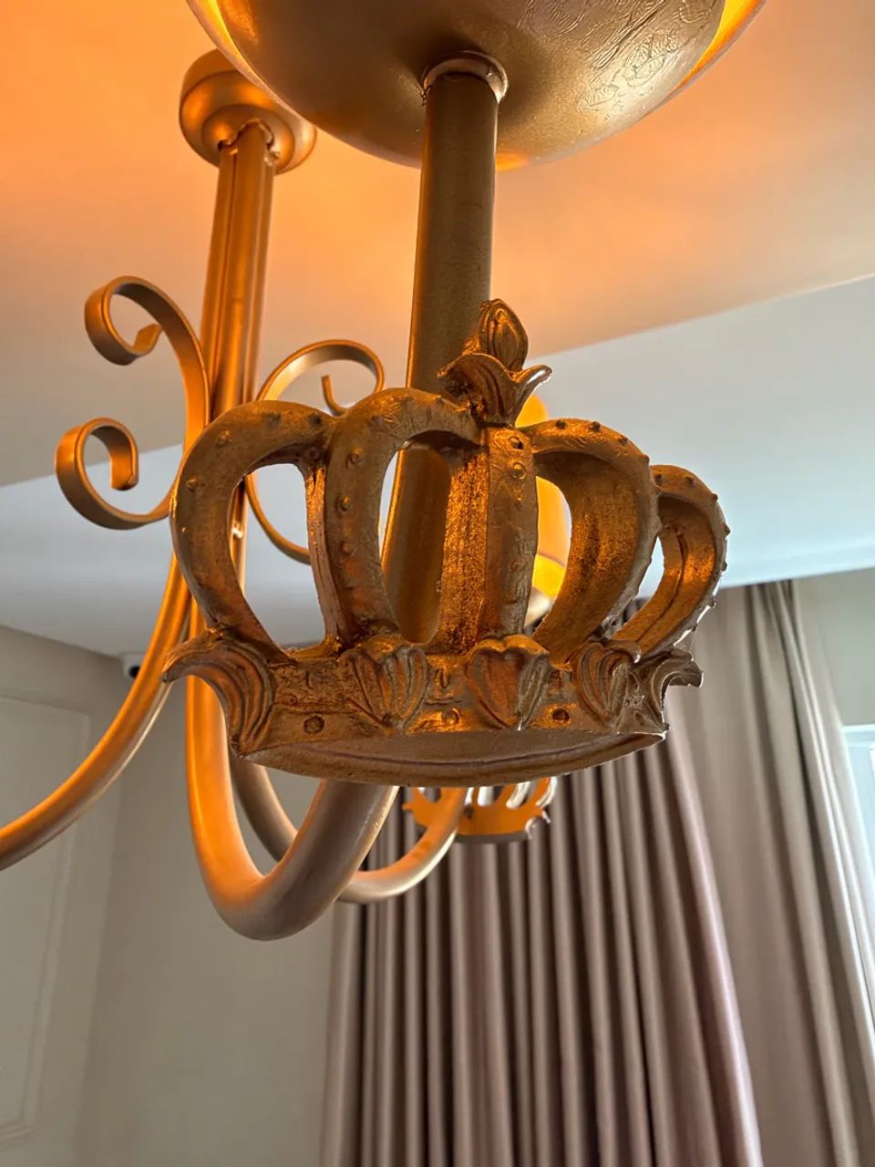Lustre clássico dourado com 3 braços e 3 cúpulas de tecido + 3 Lâmpadas LED - Foto 2