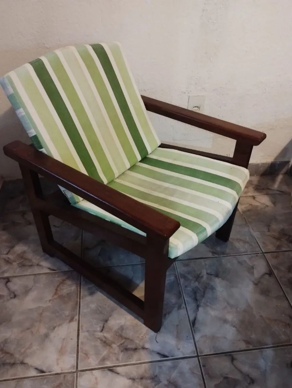 Vendo conjunto de mesa de madeira angelim  - Foto 3