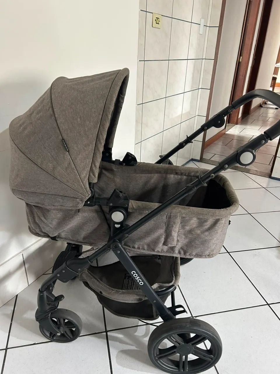 Carrinho de bebê Cosco + bebê conforto e Moisés  - Foto 2