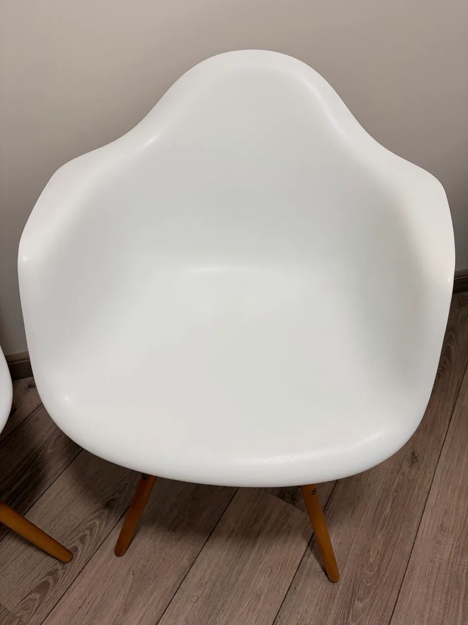 Kit com duas cadeiras estilo Charles Eames - Foto 2