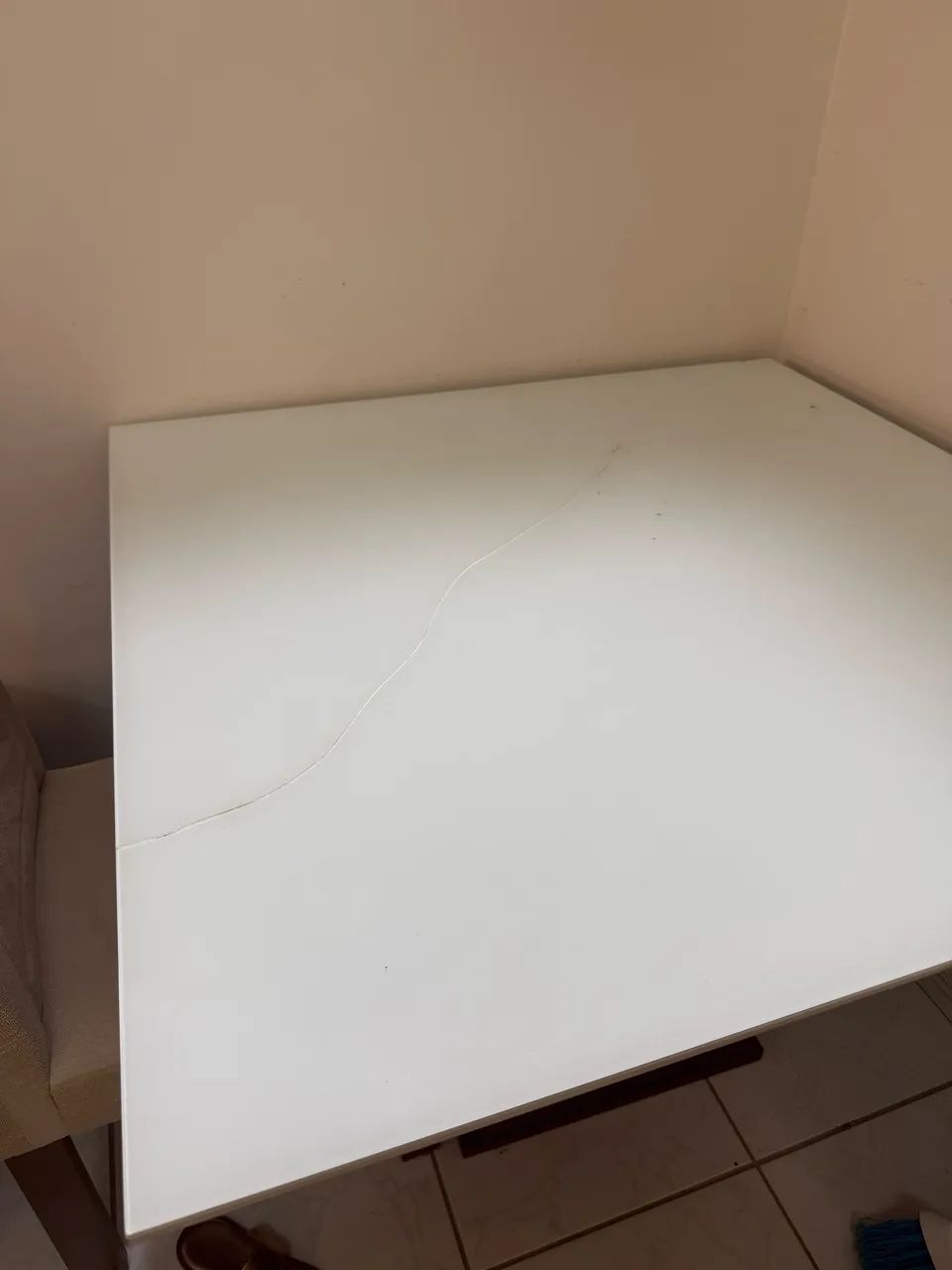 Mesa com vidro trincado 
