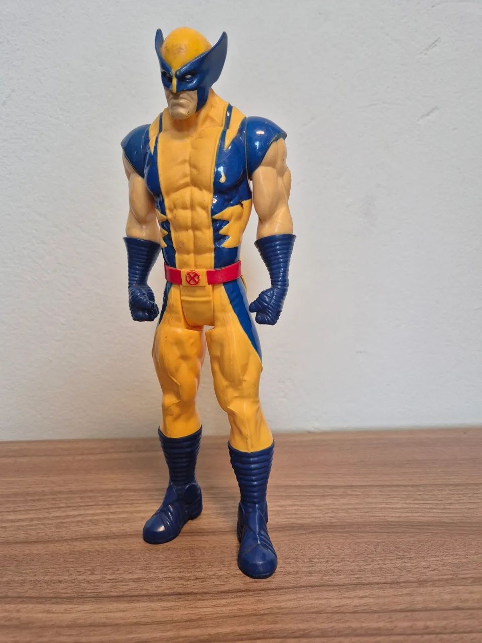 Boneco Original Hasbro Wolverine, 30cm, sem caixa original  (usado).
