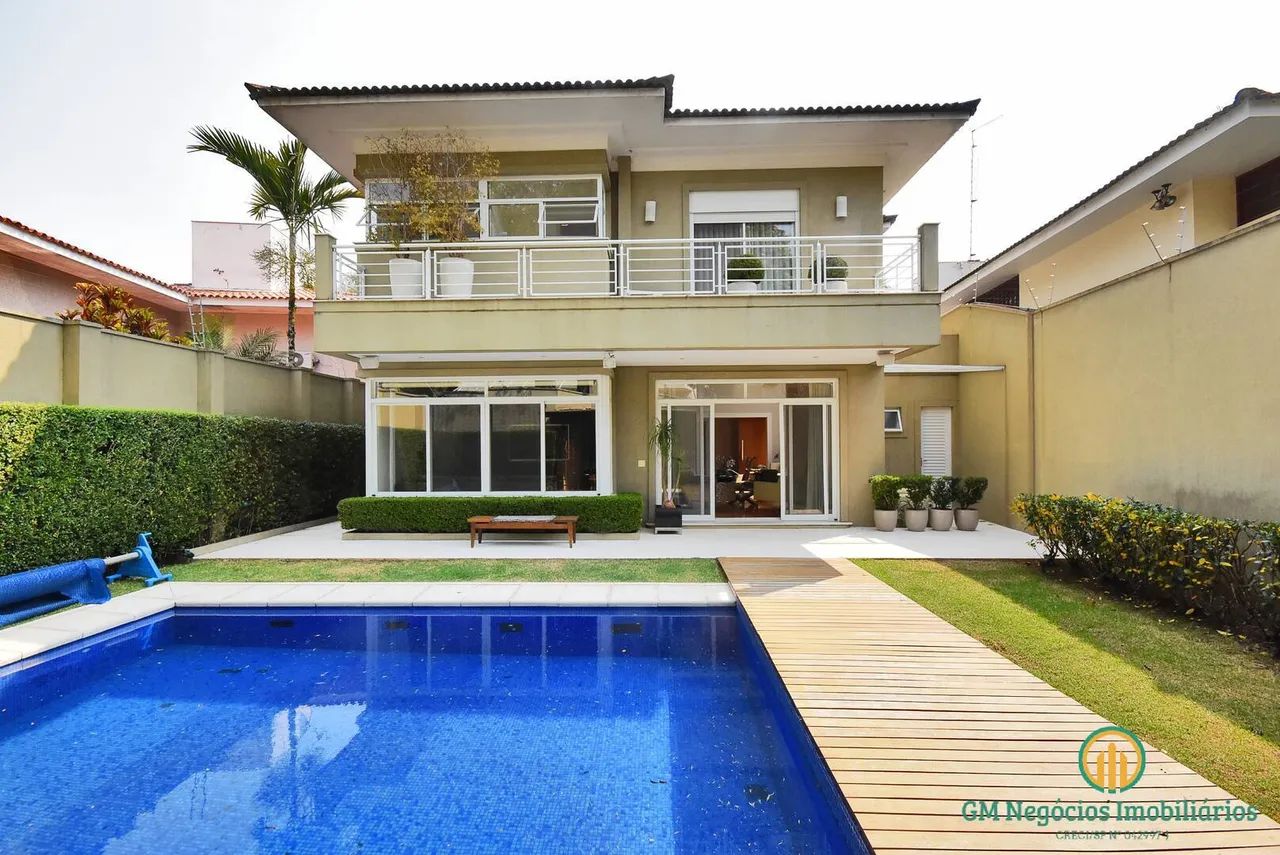 LINDA CASA EM RUA FECHADA, 4 dorms (2 Suítes)