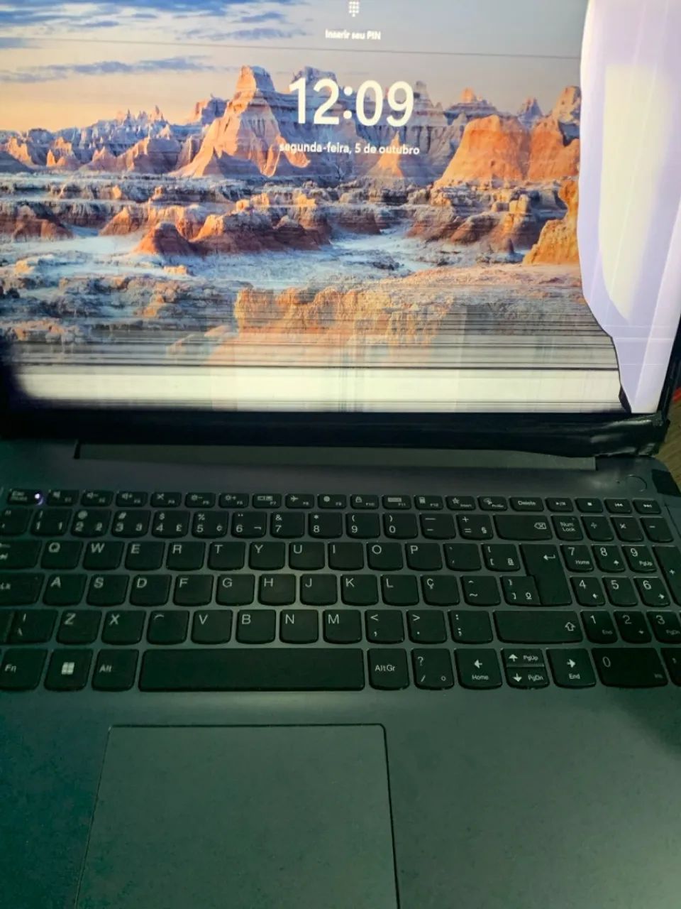 Notebook Lenovo Idepad 3 Tela quebrada e Carcaça quebrada