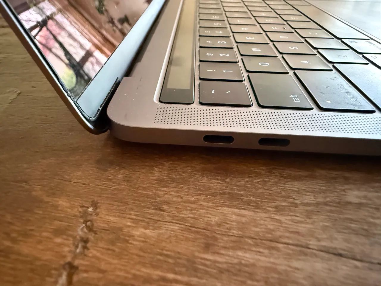 MacBook Pro 13 2017 i5 3.1GHz 8GB 4 Thunderbolt Touch Bar