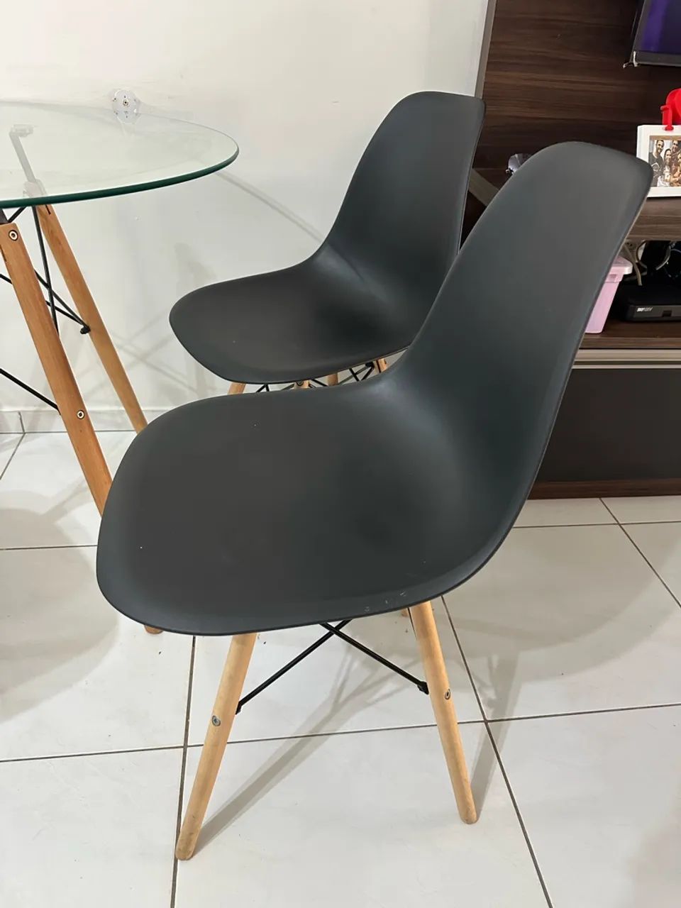 VENDE-SE MESA DE JANTAR COM 4 CADEIRAS! - Foto 4