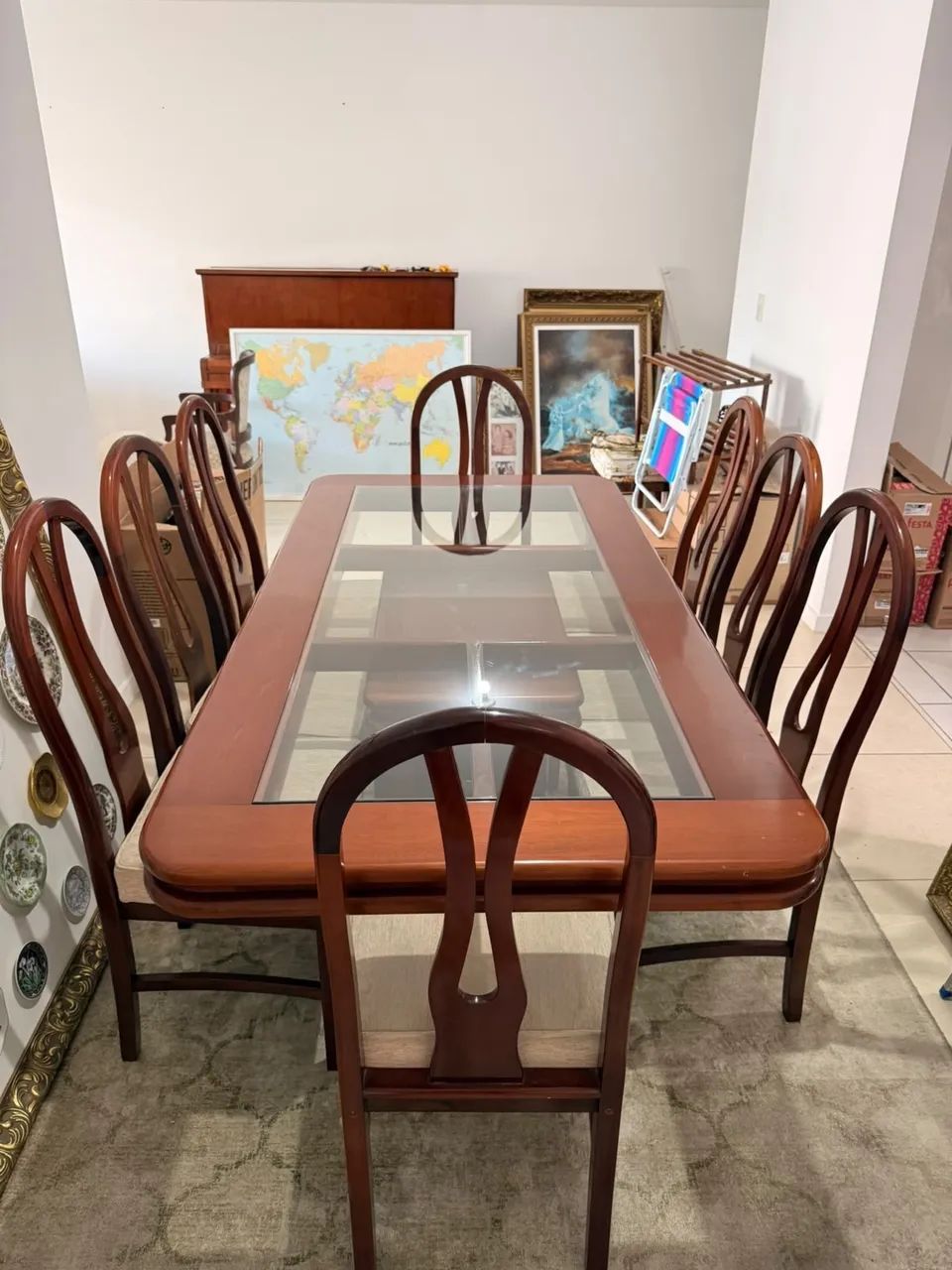 Mesa com cadeiras de jantar