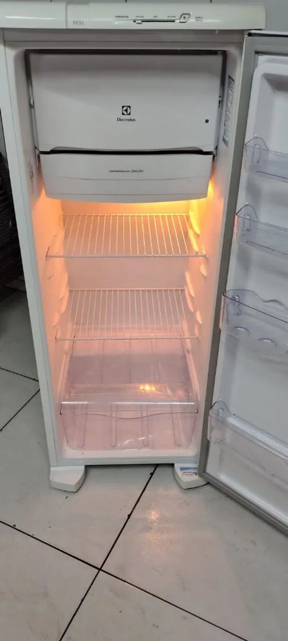 Vende uma geladeira semi nova  - Foto 2