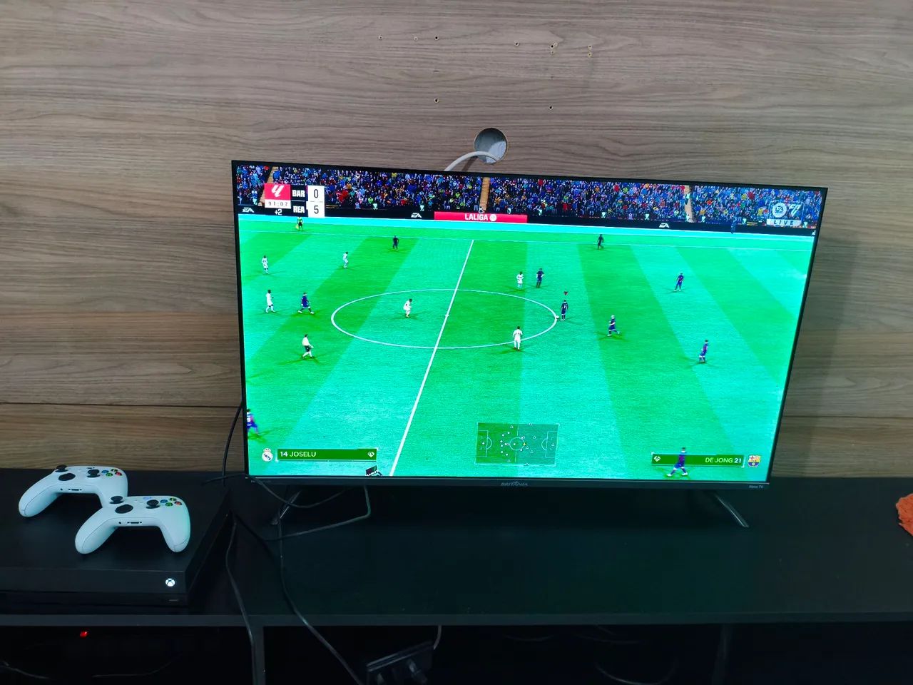 Xbox one X 1TB com 2 controles séries  - Foto 5