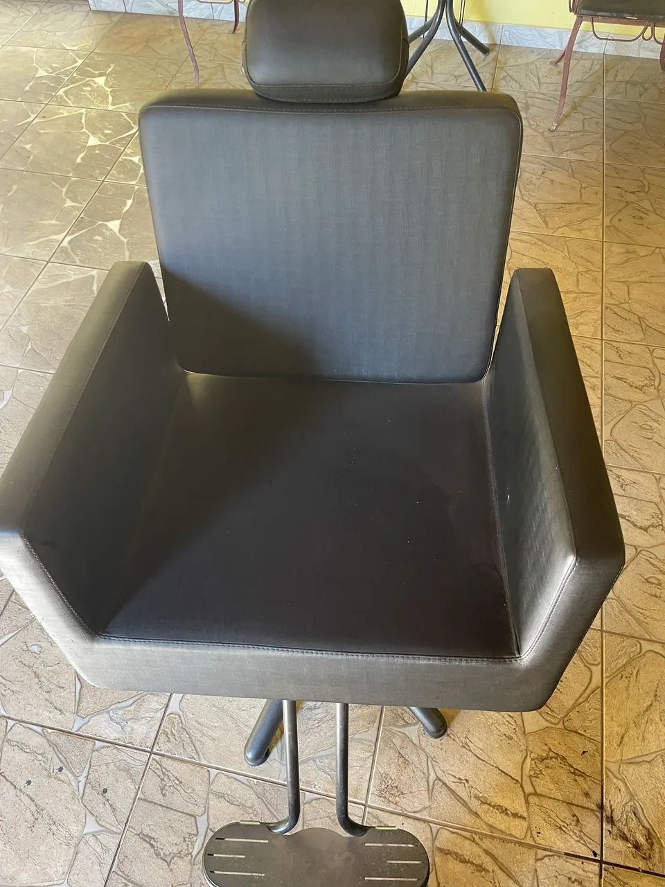 VENDO CADEIRA PARA BARBEARIA  - Foto 3