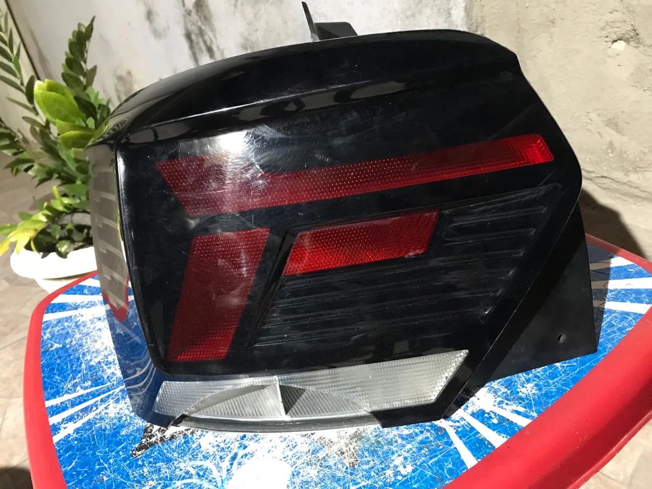 Lanterna esquerda Polo 