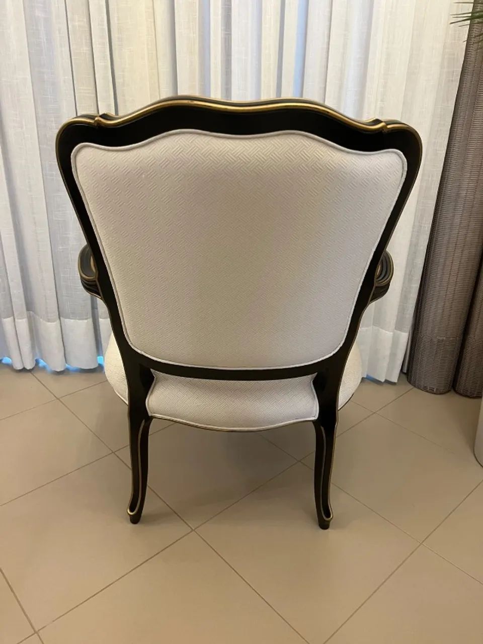 POLTRONA CLÁSSICA ESTOFADA - Foto 5