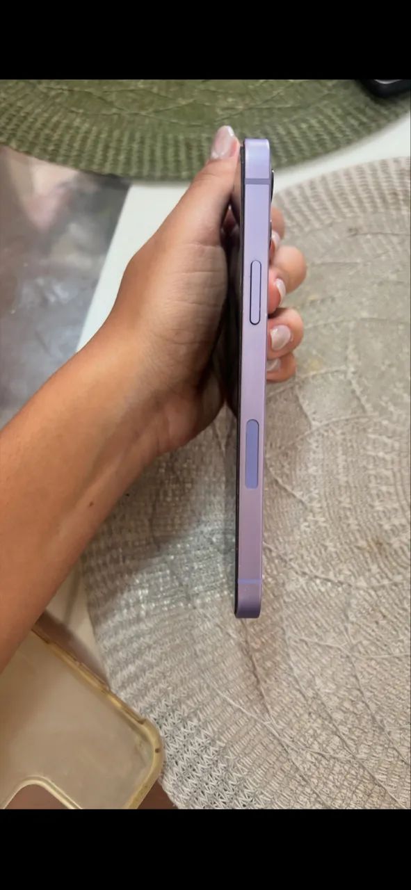 iPhone 12 roxo 