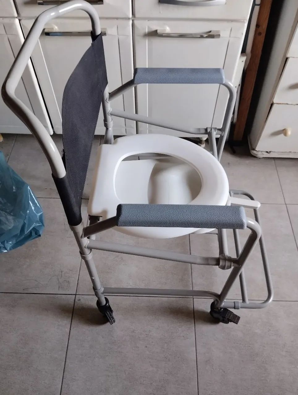 Cadeira Higiênica com comadre  - Foto 3