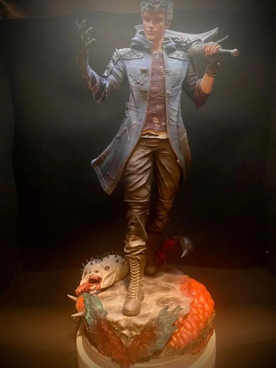 Action Figure Nero - Devil May Cry 5 (em resina)