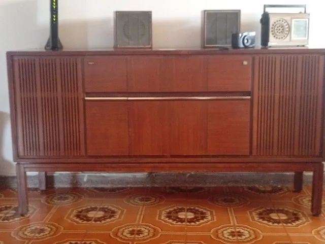 Radiola de móvel com designer vintage 