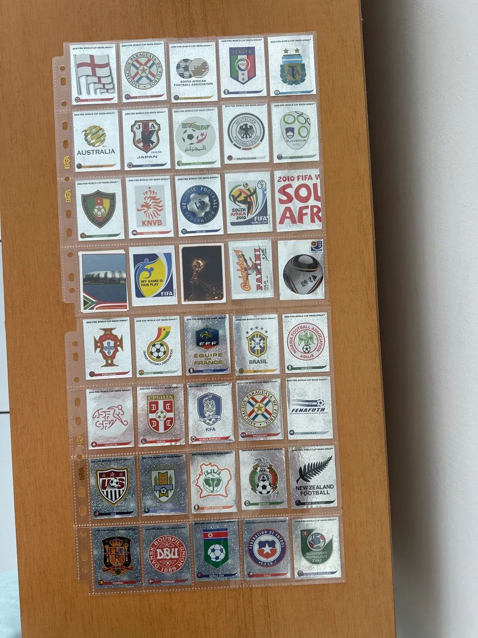 Figurinhas Copa 2010 - Escudos e Brilhantes