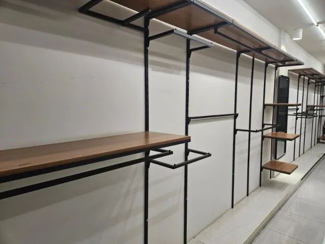 Estrutura de araras / roupeiro para loja de roupa - Foto 5