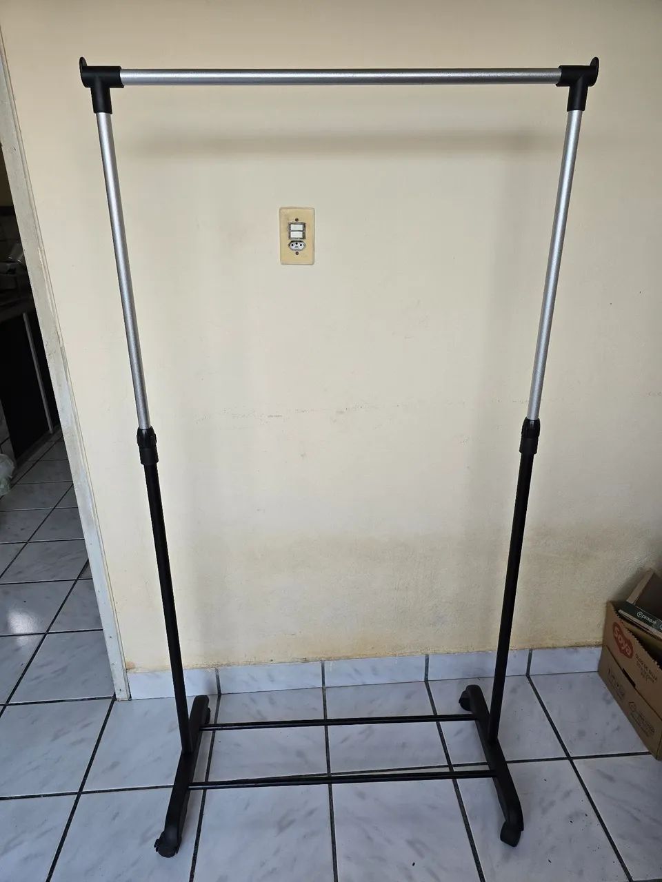 Arara de Roupas de Metal - 80 cm