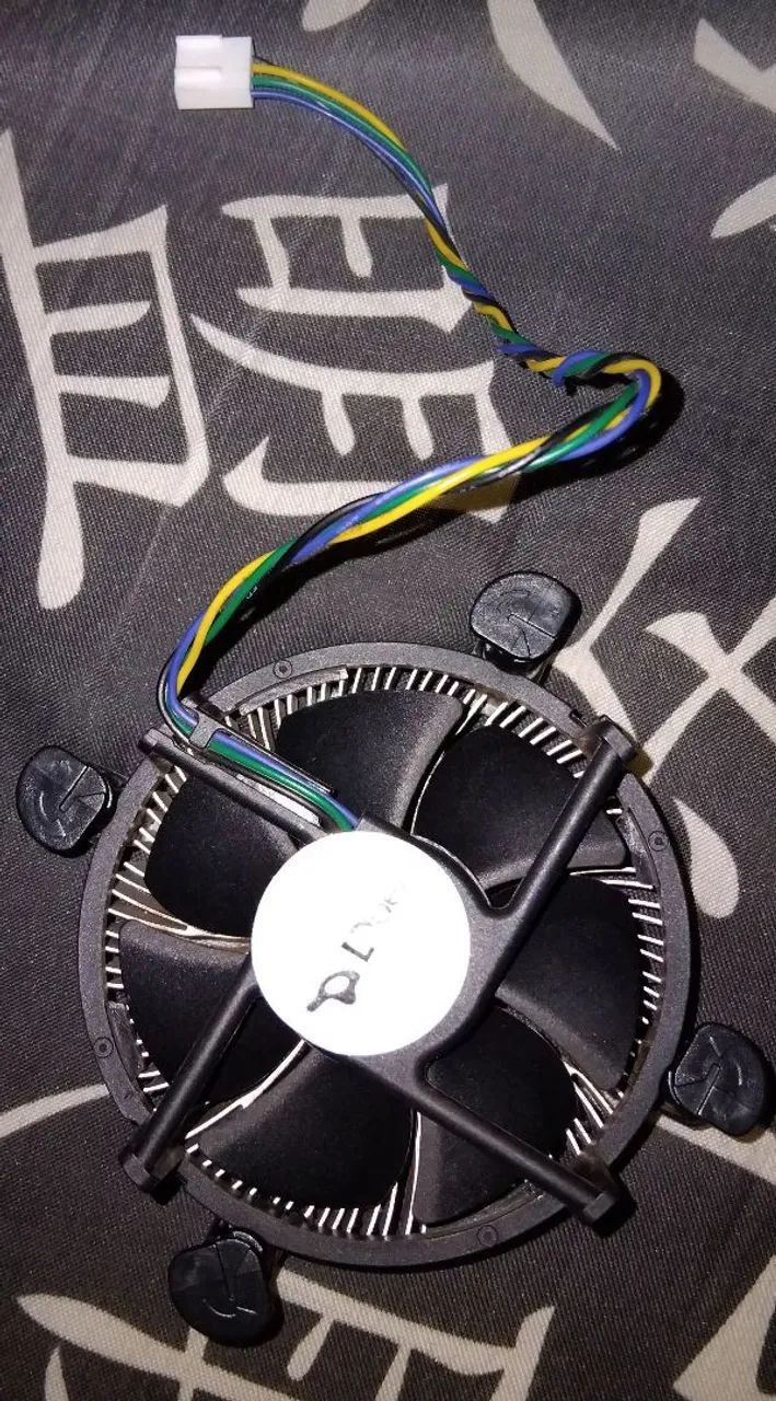 Cooler de pc comum em bom estado