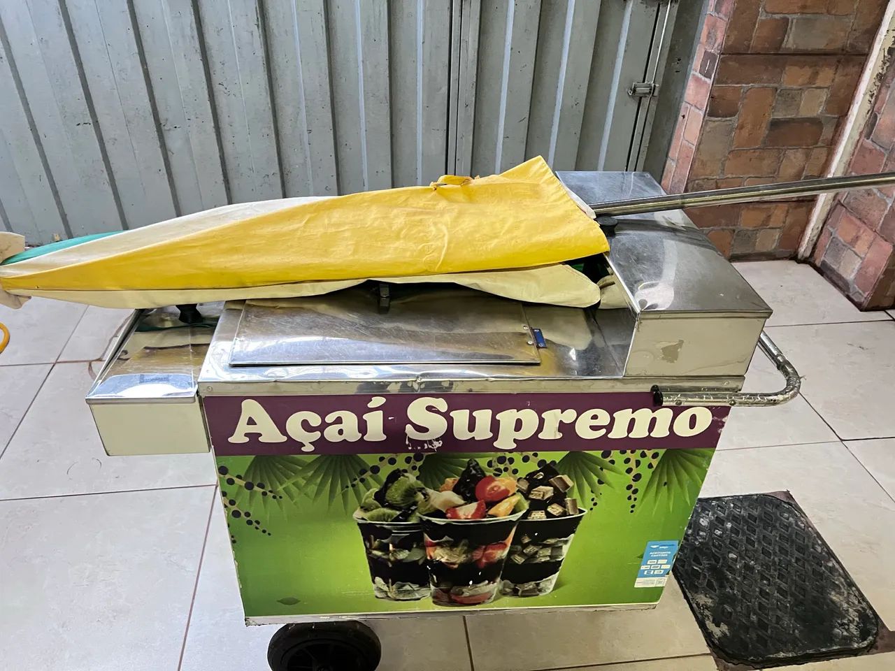 Vendo carrinho de açaí, pia de mármore e fogão 