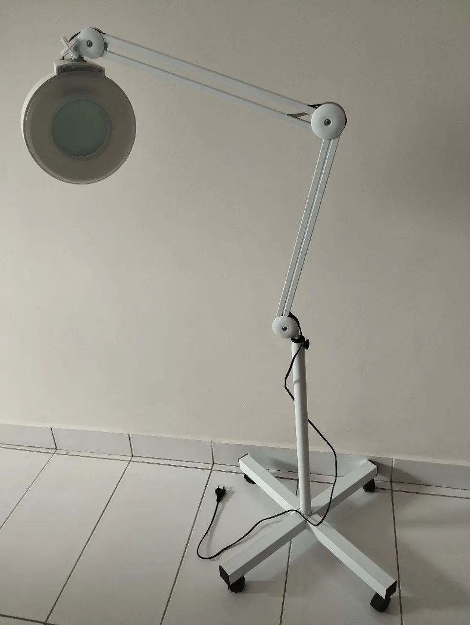Lupa luminária tripé  - Foto 3