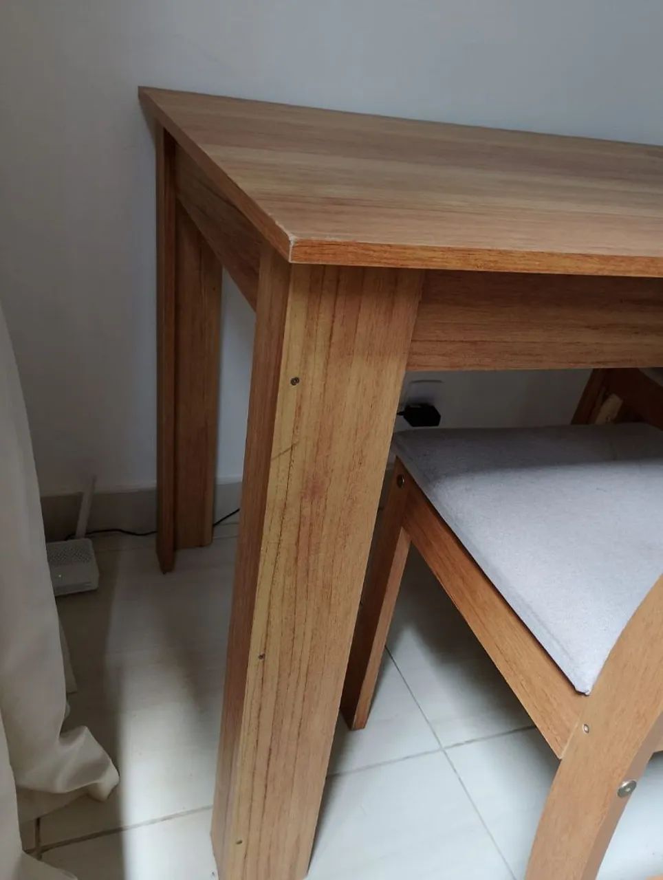 Mesa de madeira clara - Foto 4