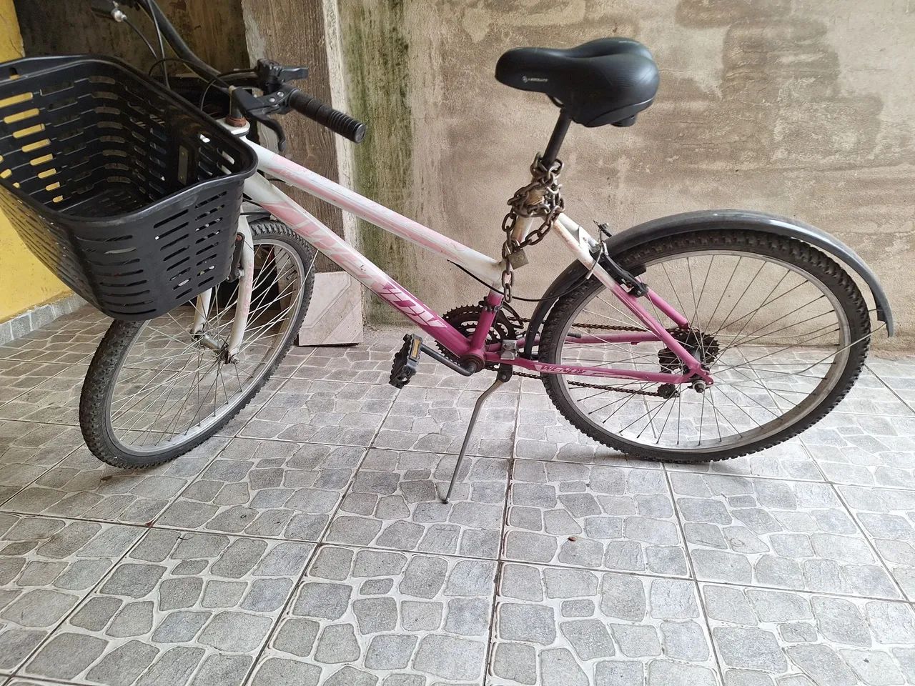 Bicicleta Feminina Wendy Aro 26 com Marchas e Cesta