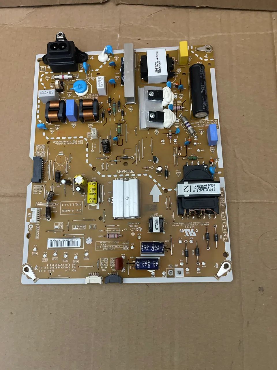 placa fonte usada para uma Smart TV 4K de 55 polegadas LG 