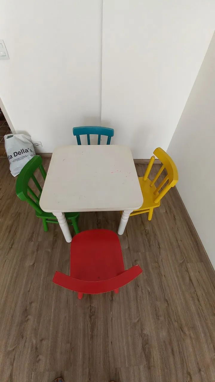 Mesa infantil com 4 cadeiras - Foto 2