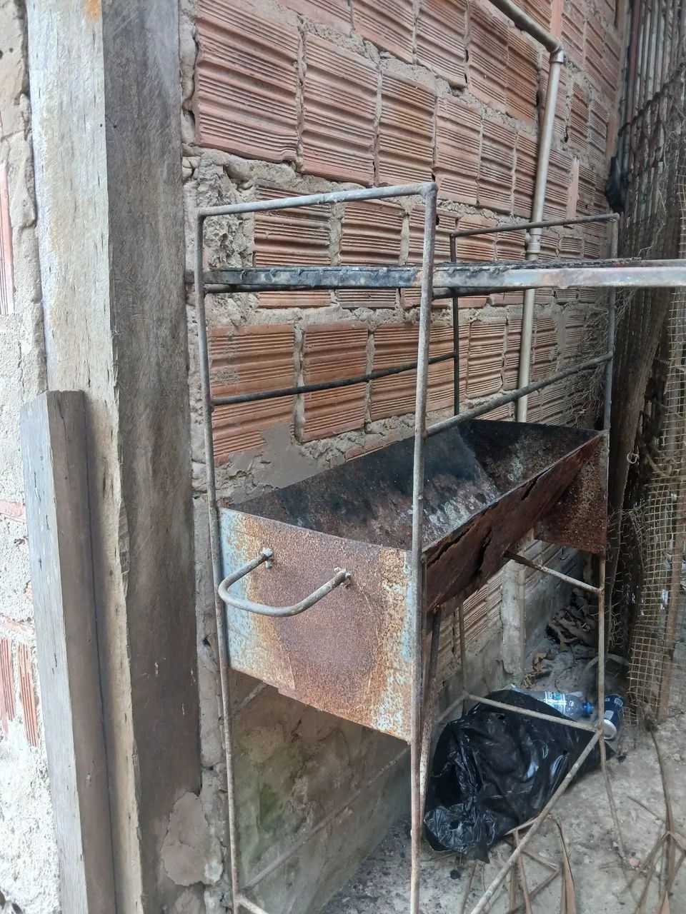 Churrasqueira usada em ótimo estado de conservação  - Foto 2