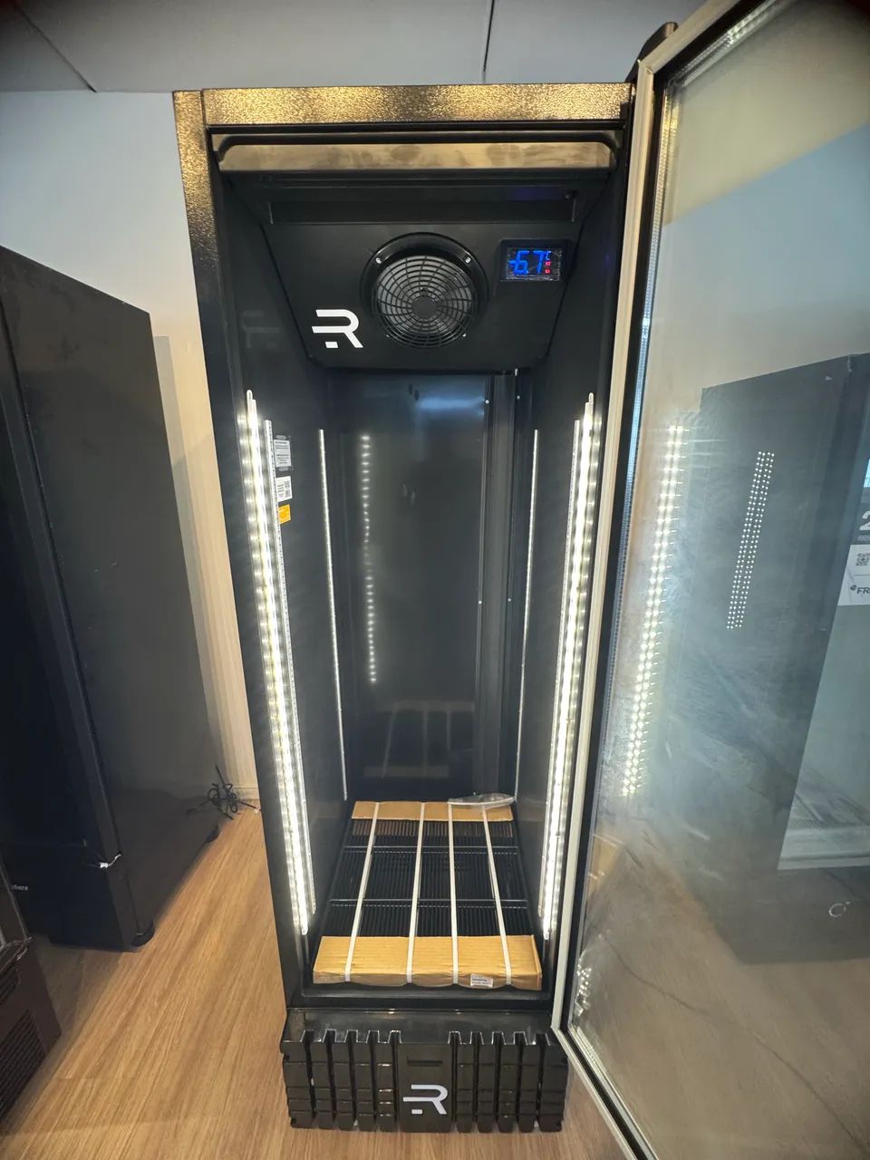 VISA COOLER CERVEJA PORTA VIDRO 570L PRETA - PRETO INTERNO - Foto 4