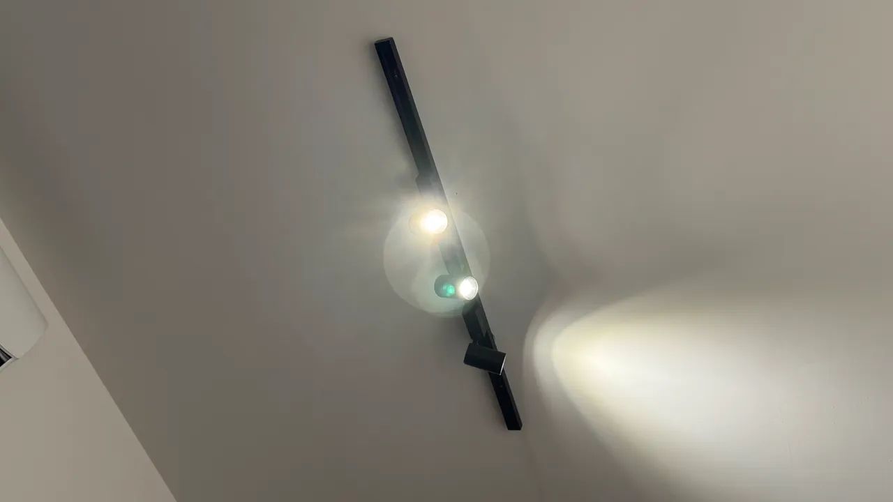 Luminária preta régua 3 spots