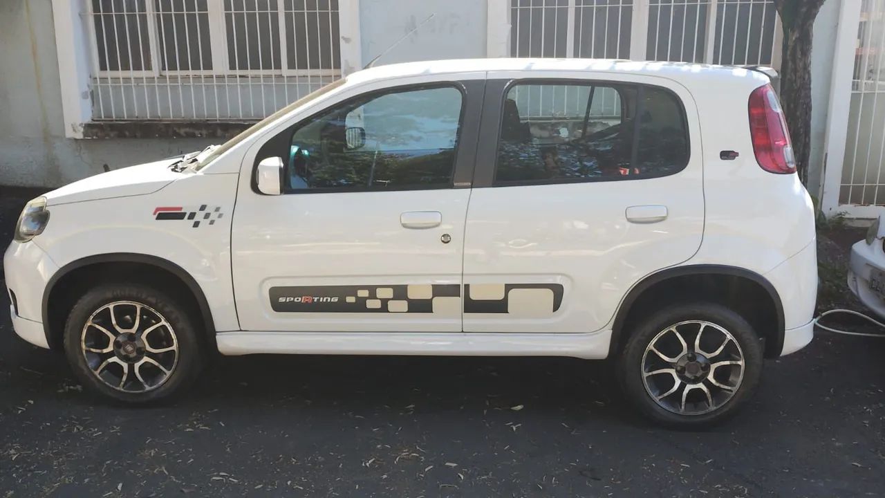 Fiat Uno Sporting 1.4 EVO Fire Flex 8V 4P 2012 - Foto 3