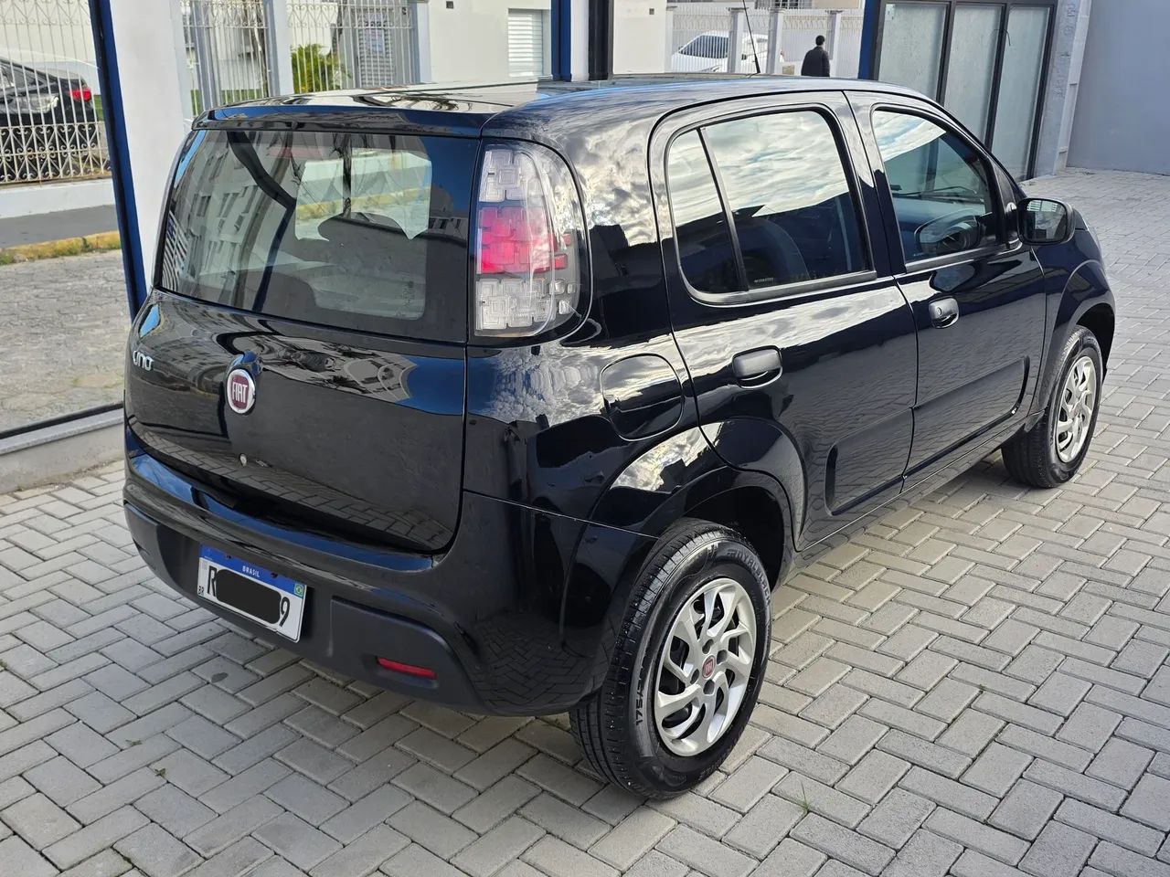 Fiat Uno Attractive 1.0 EVO Fire Flex 8V 5P 2021 - Foto 4