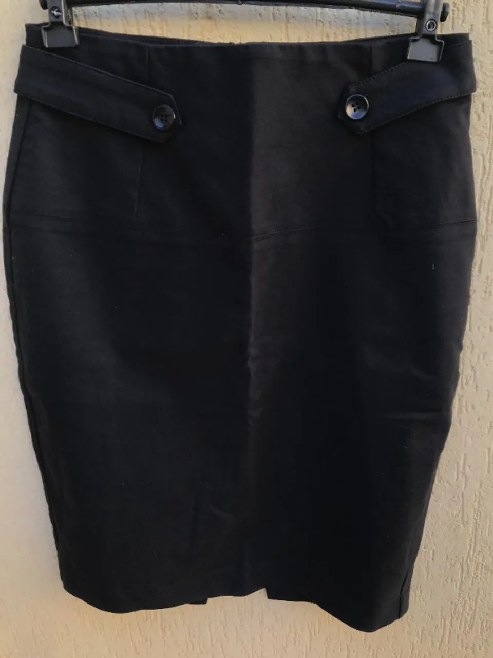 Saia Midi Modelagem Justa Preta Da Marca Unique Chic