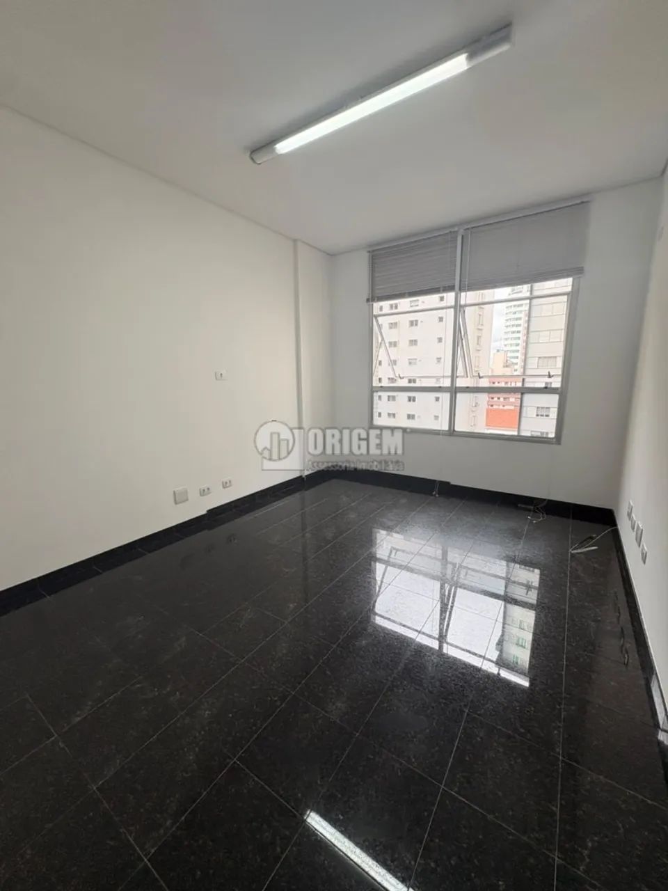 Sala em Água Verde, próximo a Praça do Japão - Foto 4