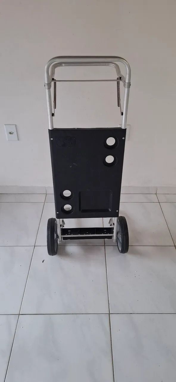 Carrinho de praia para carregar cadeiras - vira mesa. - Foto 2