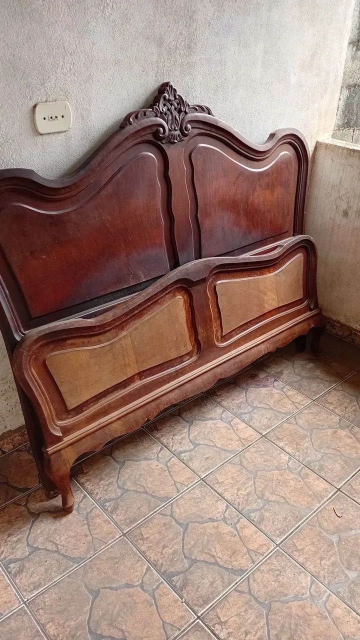 Cama madeira antiga