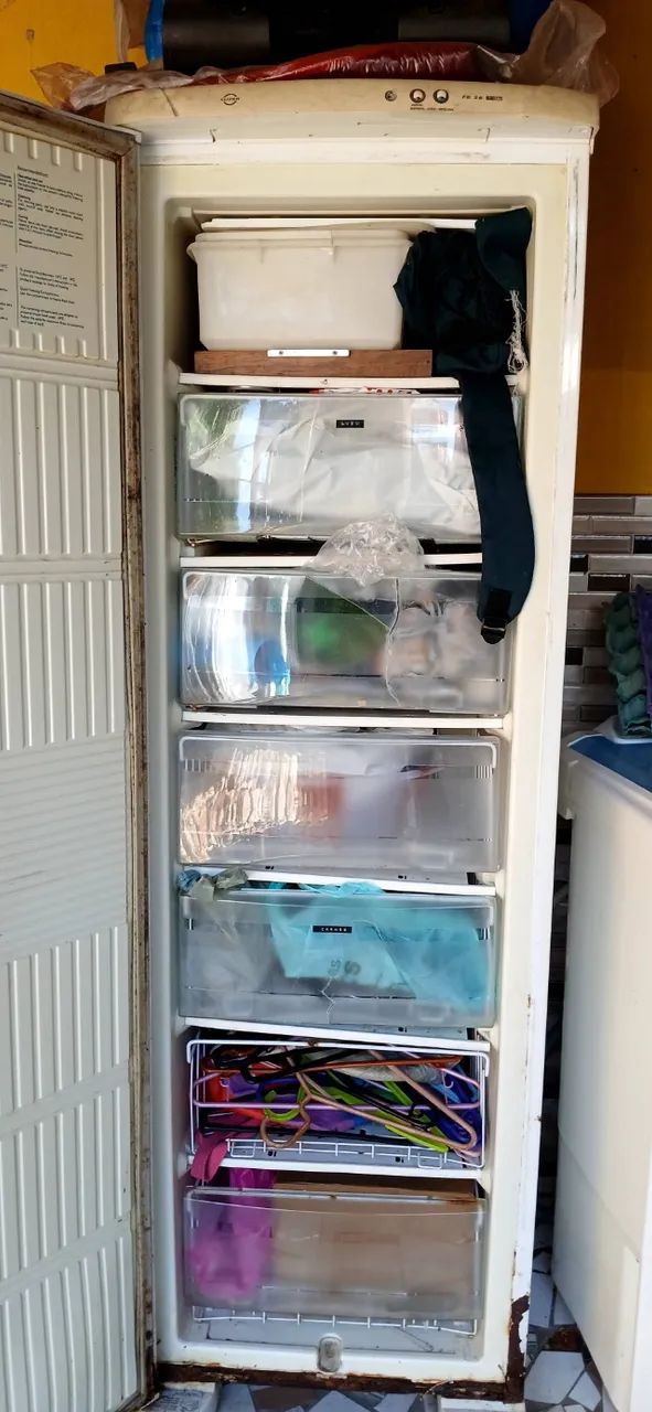 Freezer e geladeira. 