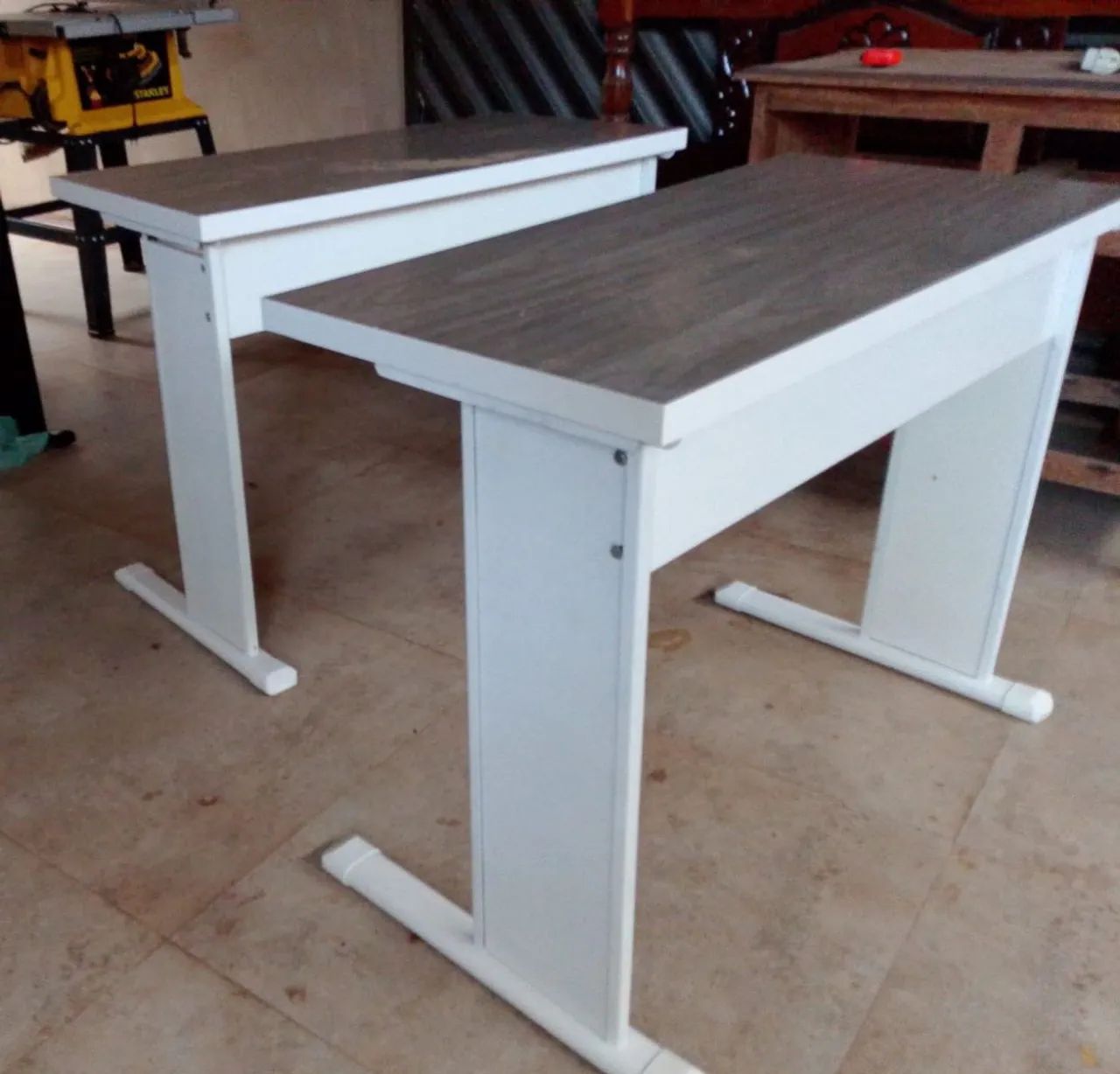 MESA/ESCRIVANINHA (EM CASTANHAL)