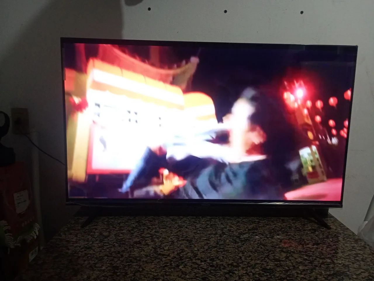 Vendo uma smart tv 50 polegadas Aiwa, Google tv em ótima condições com controle  - Foto 4