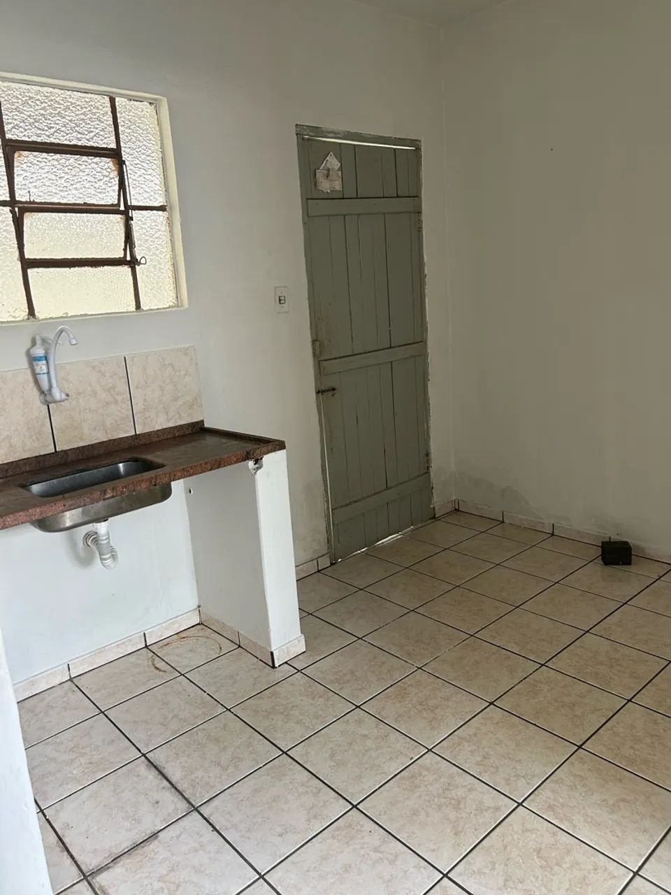 Alugo casa 2/4 Roosevelt
