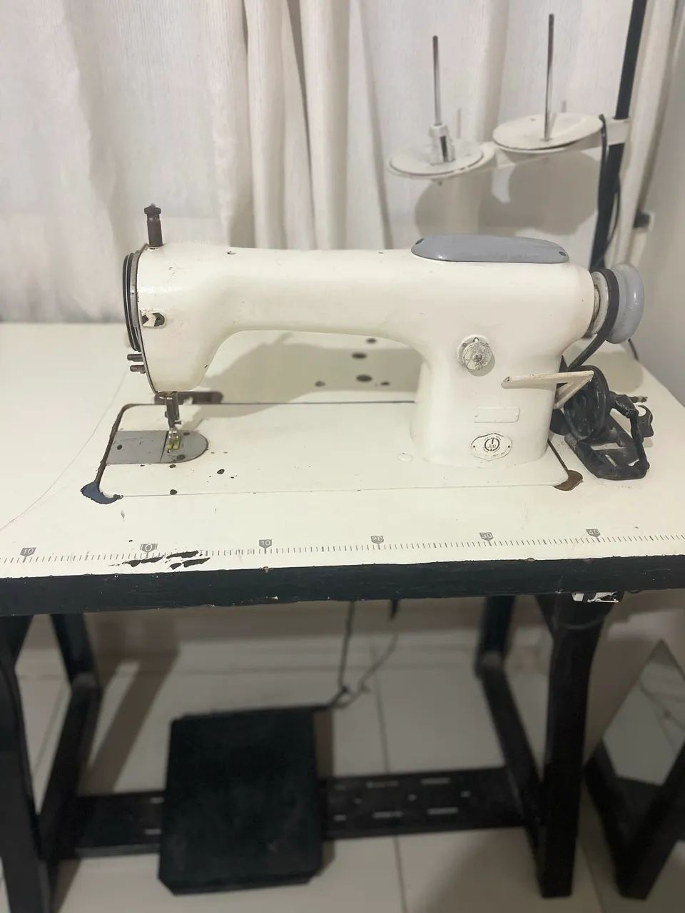 Máquina de costura reta industrial Juki 